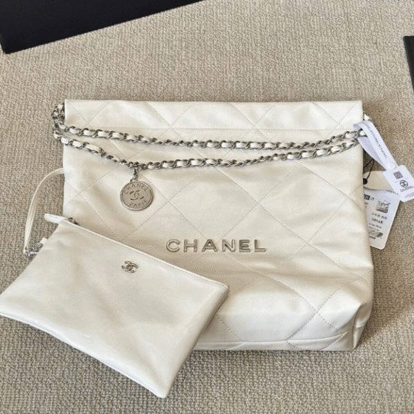 1-289 Chanel 22 Bag Small Oiled Off-White/Cream 11.8 Inches