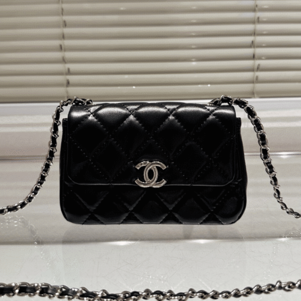 Chanel Vintage-Style Flap Bag Black 7.1 Inches