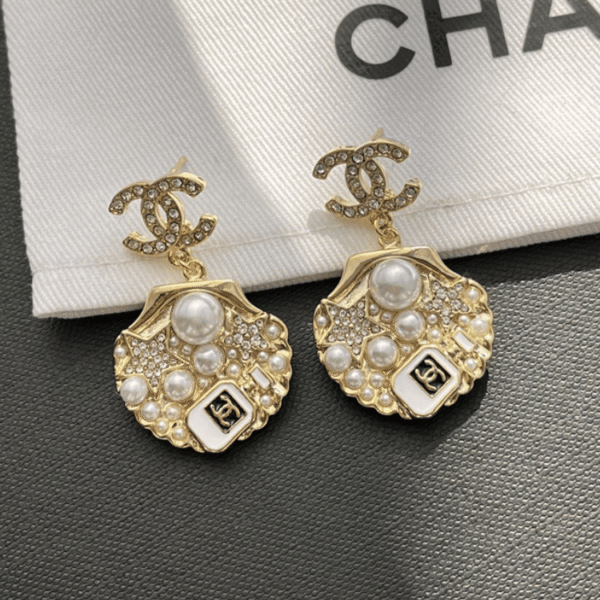1-483.png Chanel Cc Logo Seashell Drop Earrings With Pearls And Rhinestones Gold-Tone