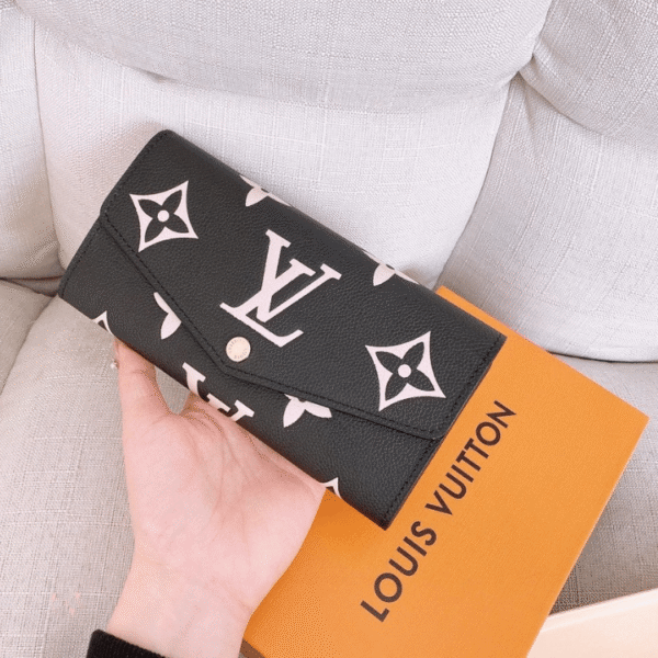 Louis Vuitton Sarah Wallet Black/Beigemonogram 7.5 Inches