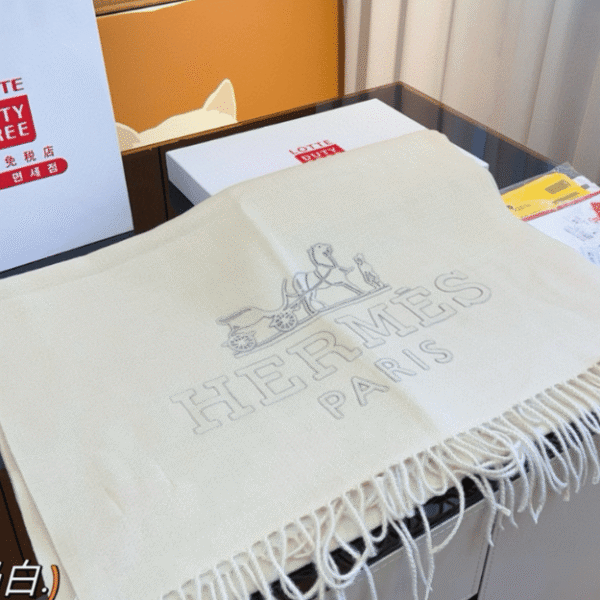 1-549.png Hermès Paris Logo Scarf Cream/White 74.8 Inches