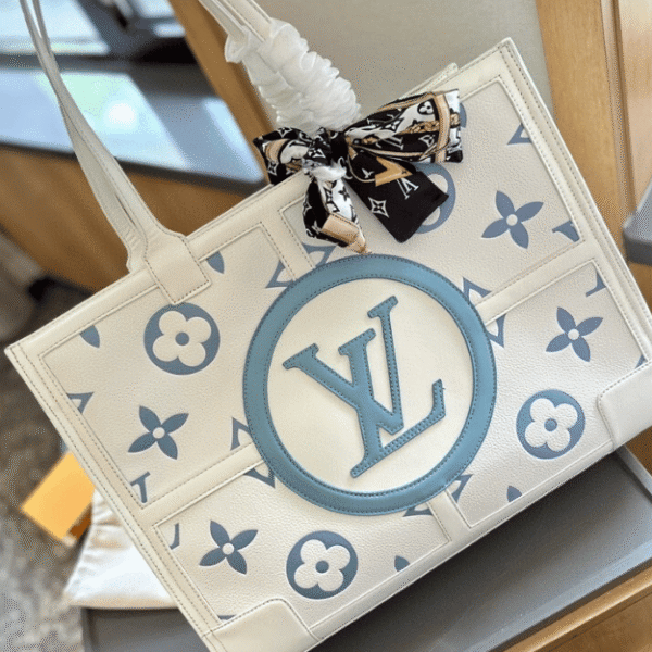 1-551.png Louis Vuitton Onthego Tote Bag White / Blue 15.7 Inches