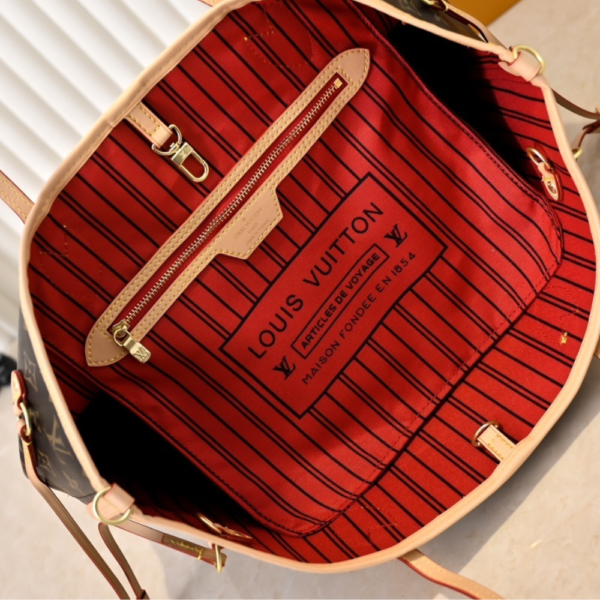 Louis Vuitton Neverfull Bandoulière Inside Out MM Red 12.2 Inches M12779