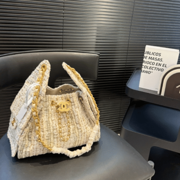 1-8.png Chanel 25 Small Handbag Tweed And Gold Tone Metal 10.2 Inches AS5293 B21178 Nr774
