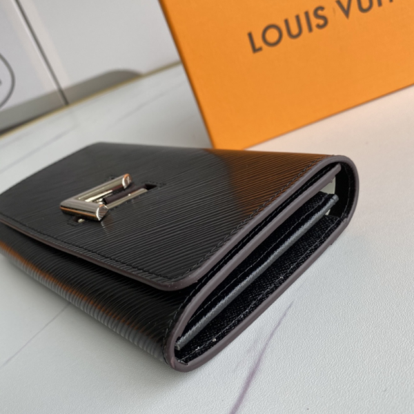 126-2 Louis Vuitton Twist Wallet Epi Black 7.5 Inches M67510