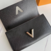 128-2 Louis Vuitton Twist Wallet Epi Black 7.5 Inches M67510