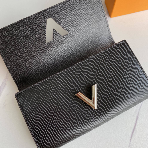 128-2 Louis Vuitton Twist Wallet Epi Black 7.5 Inches M67510