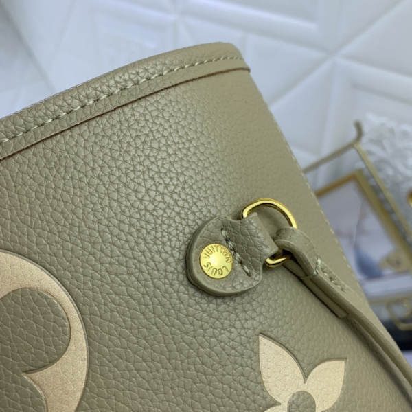 Louis Vuitton Neverfull MM Monogram Khaki Green 12.2 Inches M46649