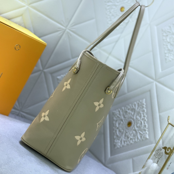 Louis Vuitton Neverfull MM Monogram Khaki Green 12.2 Inches M46649