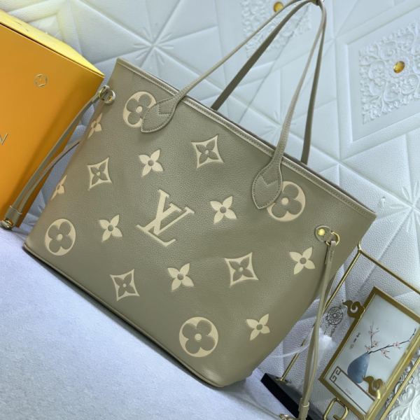 Louis Vuitton Neverfull MM Monogram Khaki Green 12.2 Inches M46649