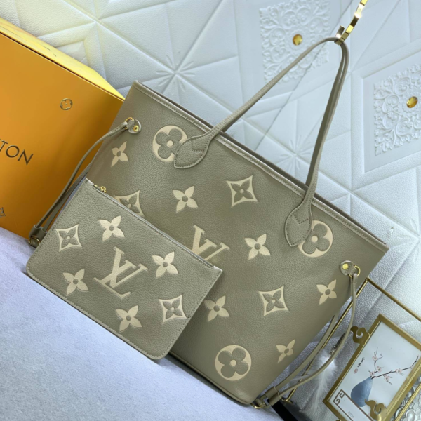 Louis Vuitton Neverfull MM Monogram Khaki Green 12.2 Inches M46649