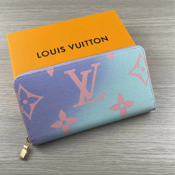 146-3 Louis Vuitton Zippy Wallet Giant Monogram Pastel 7.5 Inches M81340