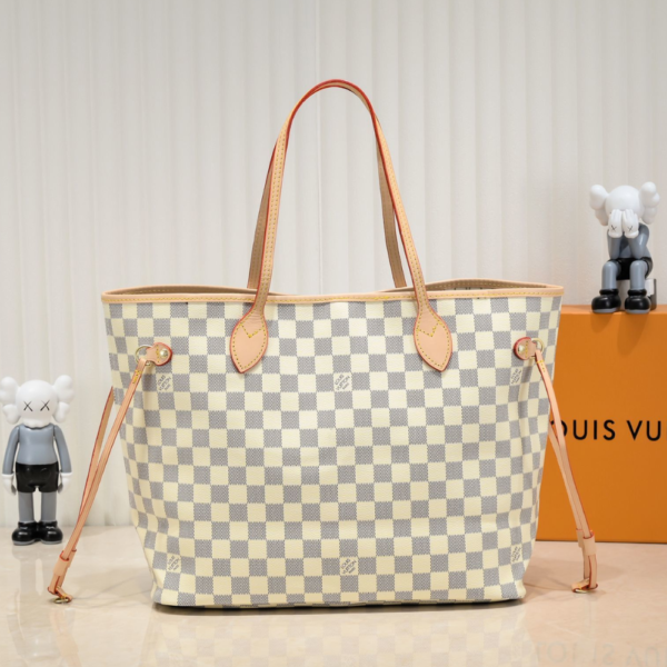 Louis Vuitton Neverfull MM Beige 12.2 Inches N40604