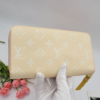 Louis Vuitton Zippy Wallet Giant Monogram Crème M81279 7.5 Inches