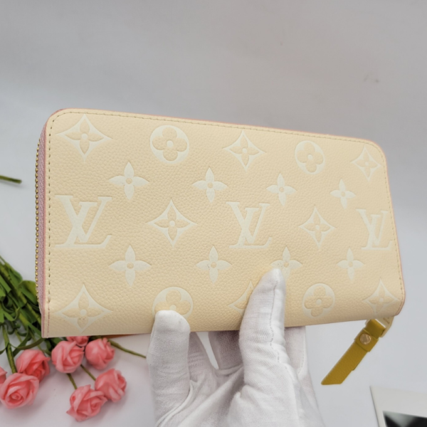 Louis Vuitton Zippy Wallet Giant Monogram Crème M81279 7.5 Inches