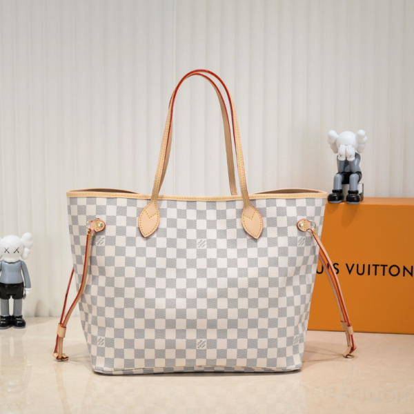 Louis Vuitton Neverfull MM Beige 12.2 Inches N40604