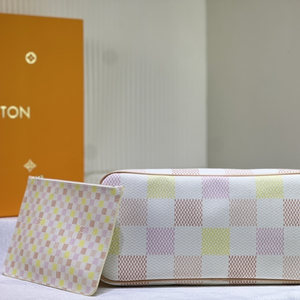 192-1 Louis Vuitton Neverfull MM Peach 12.2 Inches N40668