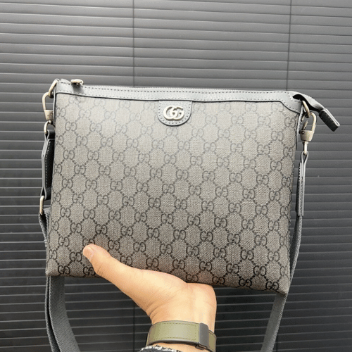 Gucci Gg Supreme Messenger Bag Black 11.8 Inches