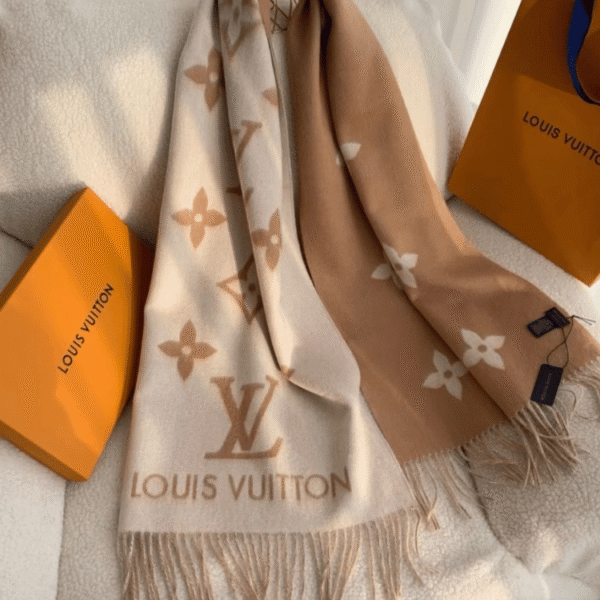 Louis Vuitton Reykjavik Scarf Beige 70.9 Inches M78123