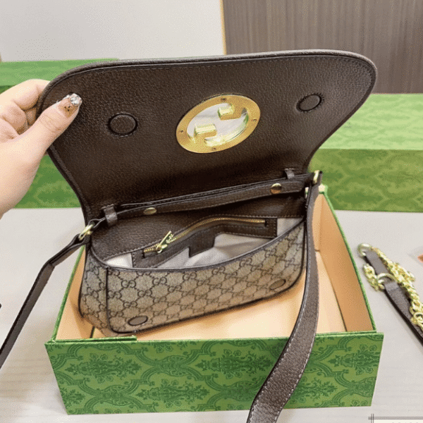 2Gucci Blondie Medium Shoulder Bag 11.0 Inches