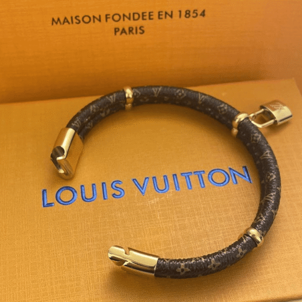 Louis Vuitton Keep It Twice Bracelet M8109E