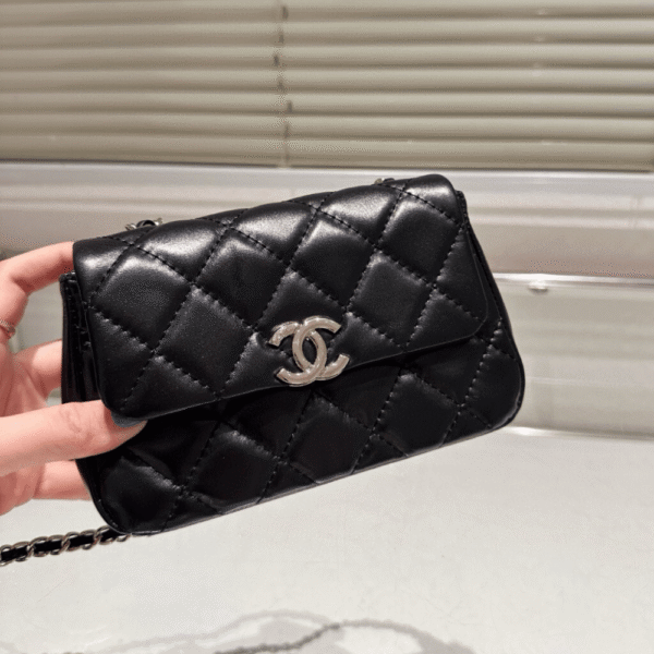 Chanel Vintage-Style Flap Bag Black 7.1 Inches