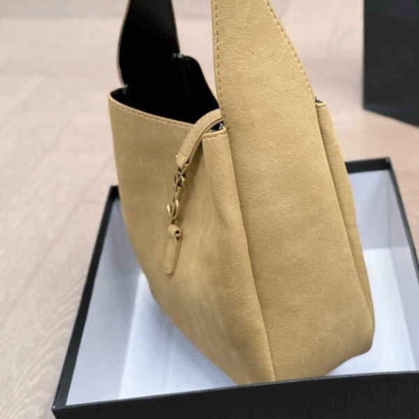 2-417.png Saint Laurent Le 5 À 7 Hobo Bag 8.3 Inches 8094611U80W3194