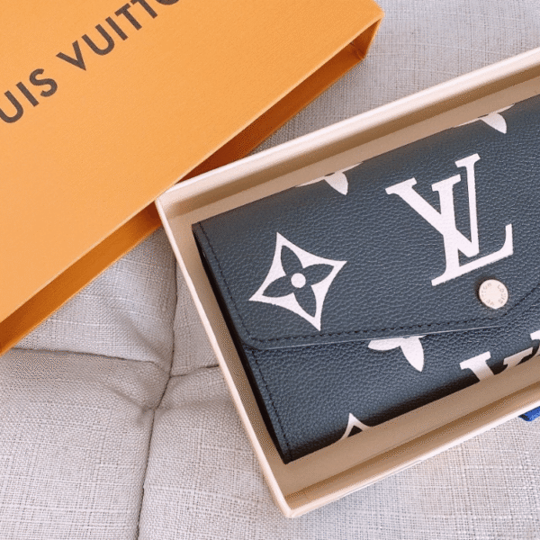Louis Vuitton Sarah Wallet Black/Beigemonogram 7.5 Inches
