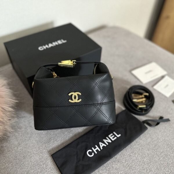 Chanel Clutch With Chain Quilted Black 7.5 Inches