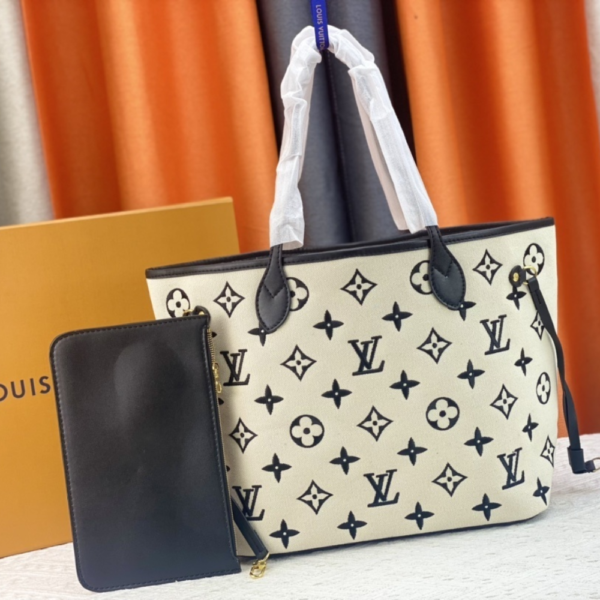Louis Vuitton Neverfull MM Monogram Giant Black On Beige 12.2 Inches M22838