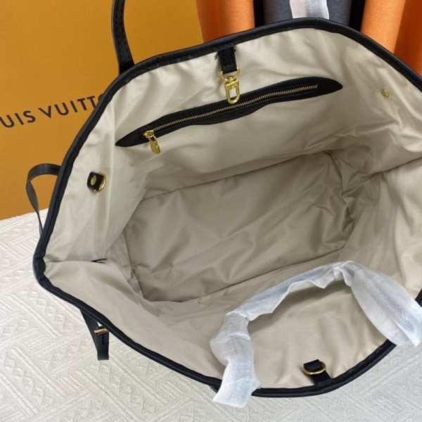 Louis Vuitton Neverfull MM Monogram Giant Black On Beige 12.2 Inches M22838
