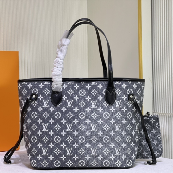 Louis Vuitton Neverfull MM Grey 12.2 Inches M21465