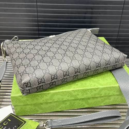 Gucci Gg Supreme Messenger Bag Black 11.8 Inches