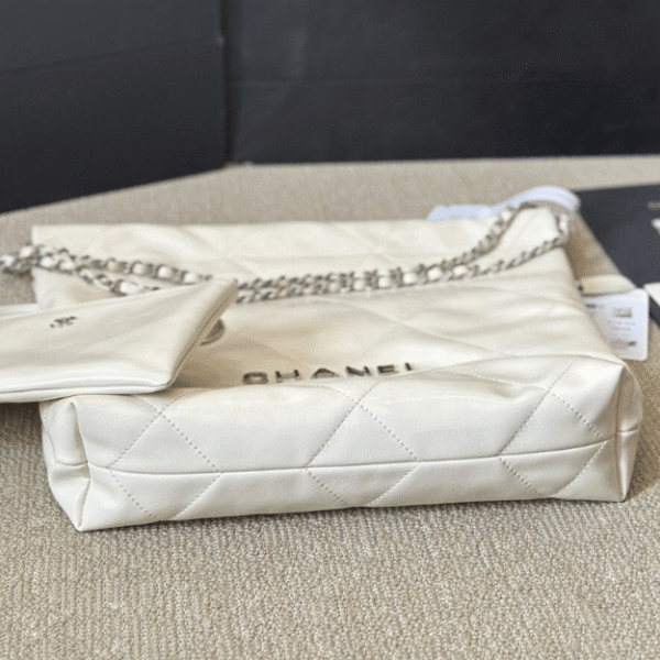 3-276 Chanel 22 Bag Small Oiled Off-White/Cream 11.8 Inches