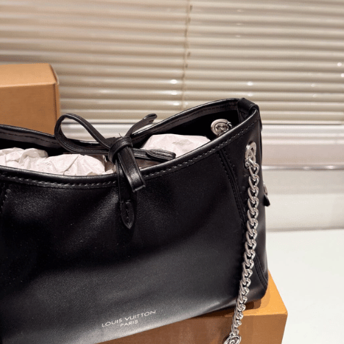 3-45 Louis Vuitton Carryall Vibe BB Black 10.2 Inches