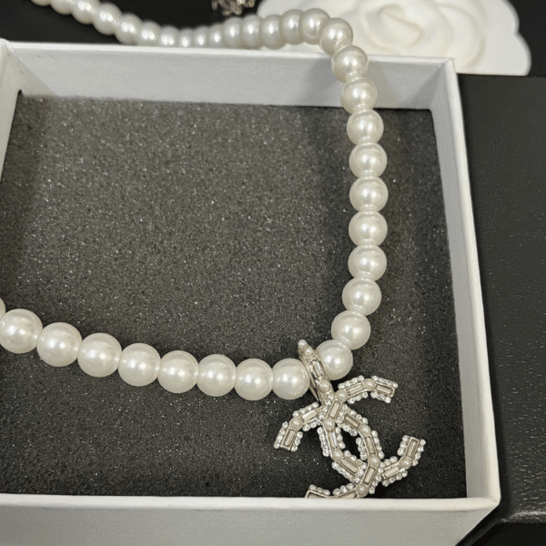 Chanel Pearl Choker Necklace With Rhinestone Cc Pendant Silver-Tone