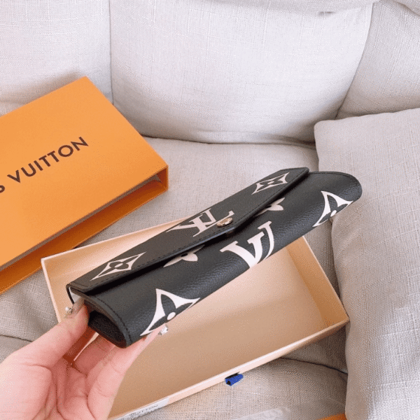 Louis Vuitton Sarah Wallet Black/Beigemonogram 7.5 Inches