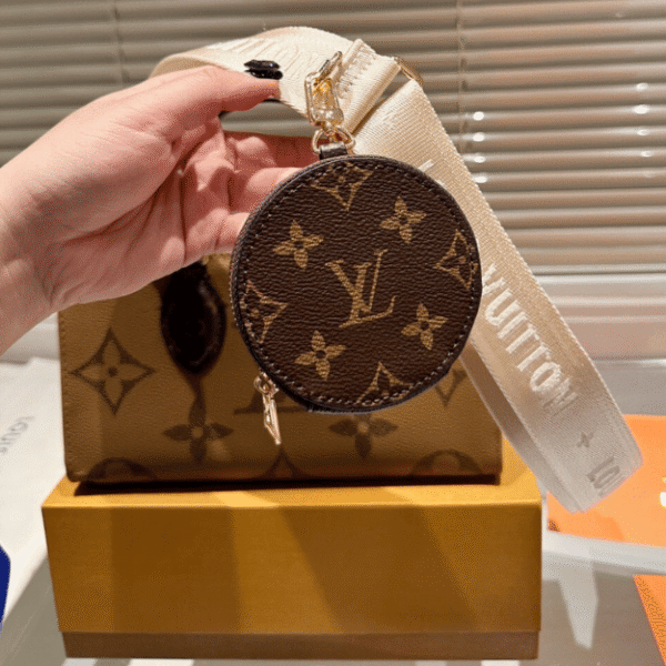 Louis Vuitton Onthego MM Monogram Tote 9.8 Inches