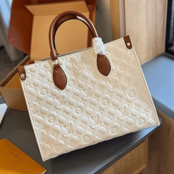 Louis Vuitton Onthego MM Cream Monogram 13.8 Inches