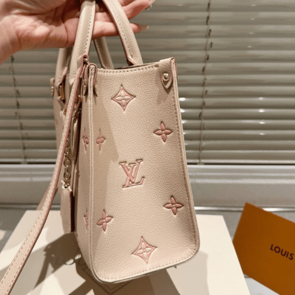 Louis Vuitton Onthego Small Strawberry Cream Monogram 9.8 Inches M14403