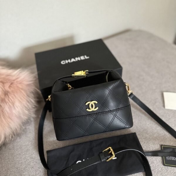 Chanel Clutch With Chain Quilted Black 7.5 Inches