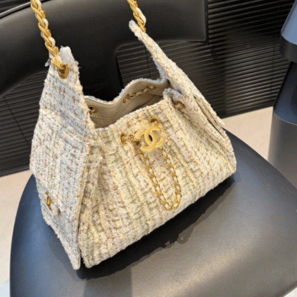 3-8.png Chanel 25 Small Handbag Tweed And Gold Tone Metal 10.2 Inches AS5293 B21178 Nr774