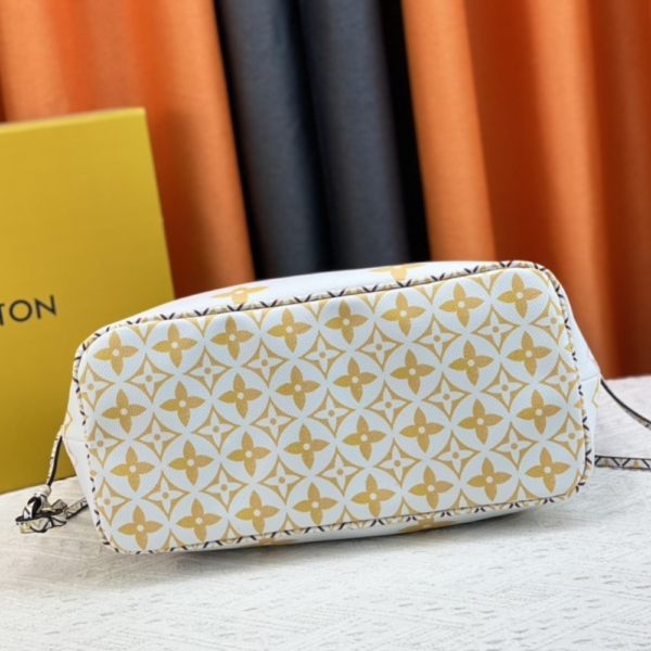 Louis Vuitton Monogram Giant Neverfull MM Beige 12.2 Inches M44571