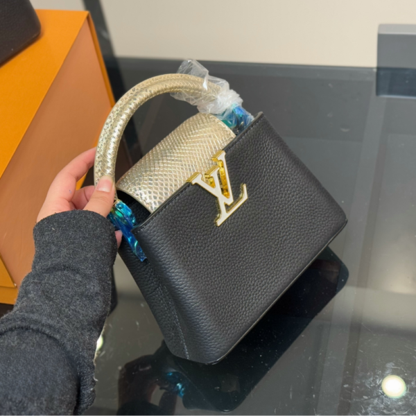 Louis Vuitton Capucines Mini Handle Black 8.3 Inches