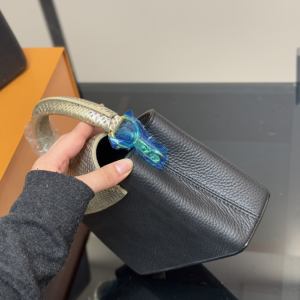 Louis Vuitton Capucines Mini Handle Black 8.3 Inches