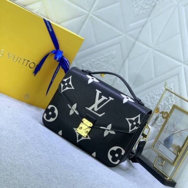Louis Vuitton Pochette Métis Bag Black 9.8 Inches M45773