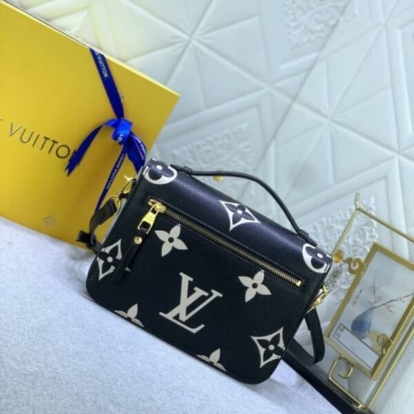 Louis Vuitton Pochette Métis Bag Black 9.8 Inches M45773
