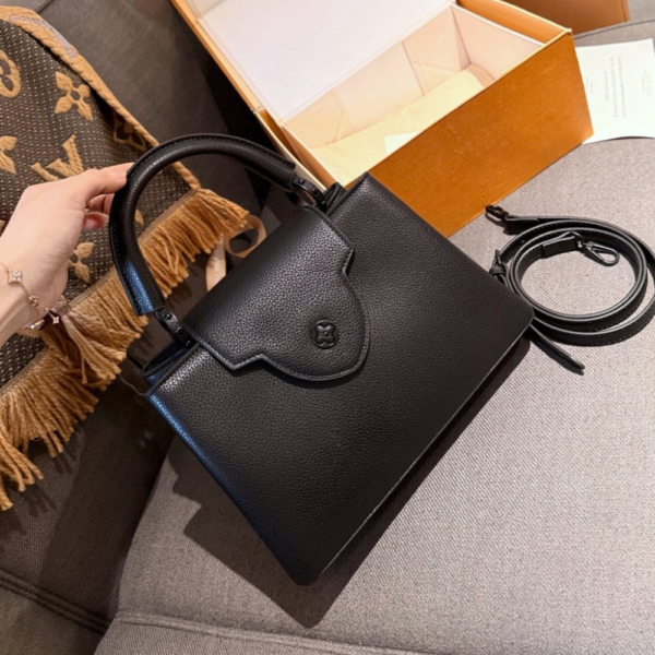 Louis Vuitton Capucines East-West Mini 8.7 Inches M23955