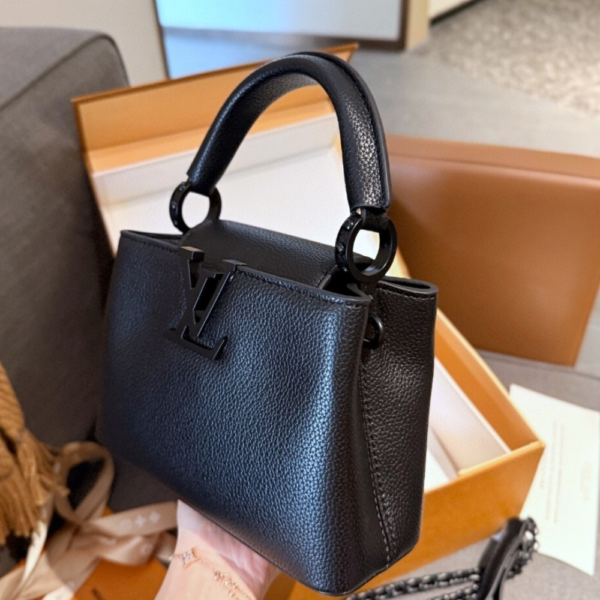 Louis Vuitton Capucines East-West Mini 8.7 Inches M23955