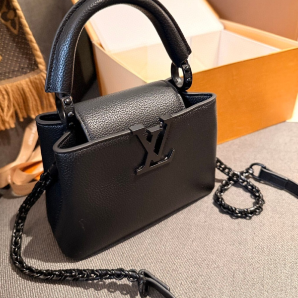 Louis Vuitton Capucines East-West Mini 8.7 Inches M23955